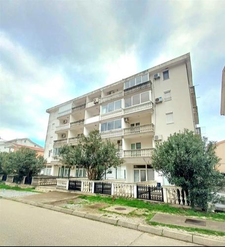 Na prodaju stan u Sutomoru