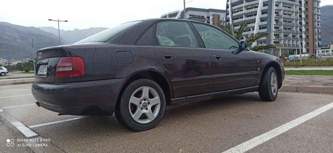 Audi A4 1.6 74 kw benzin 95 god
