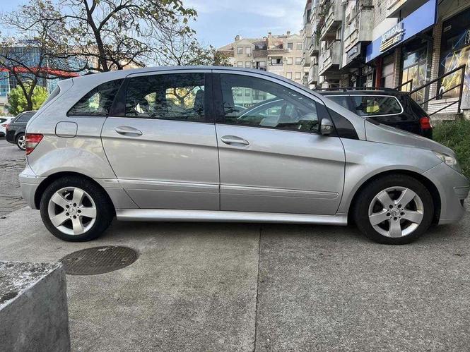 Pridaje se Mercedes b200