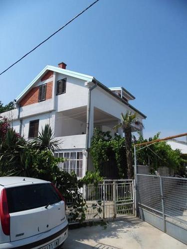 Kuca 140m2 u Donjem Stoju