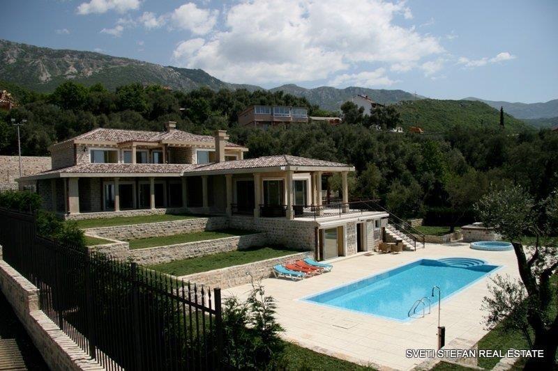 -Luksuzna-kamena-vila-povrsine-600m2-Bečići