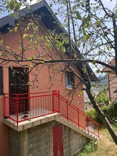 PRODAJEM KUĆU