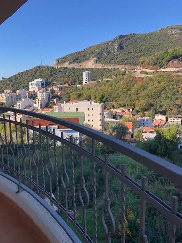 prodaja trosoban stan Bečići