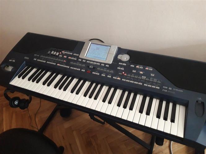 Prodajem Korg Pa-800 v2