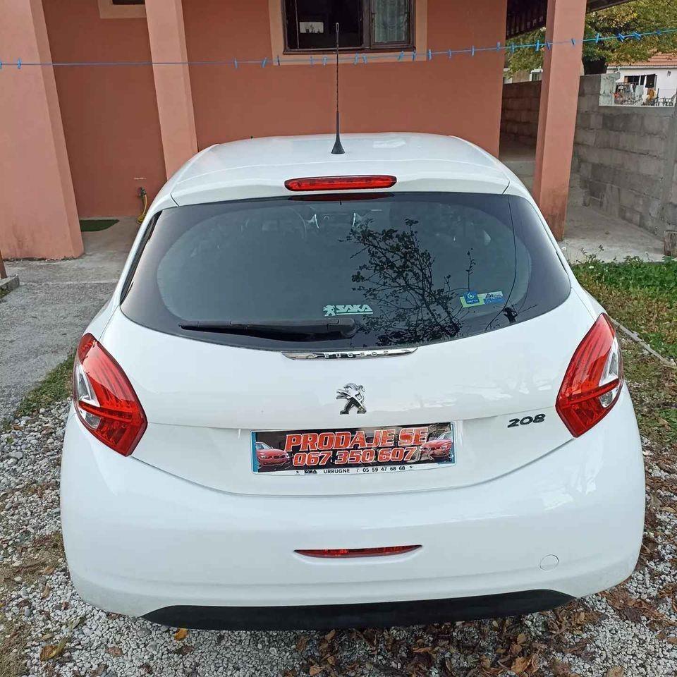 PEUGEOT-208