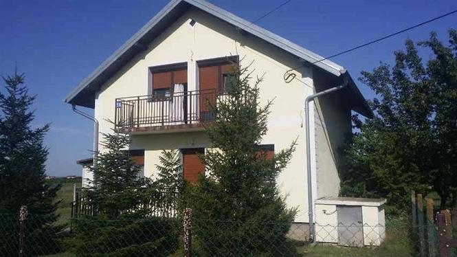 Kuca u Beogradu (Ugrinovac), dva stana