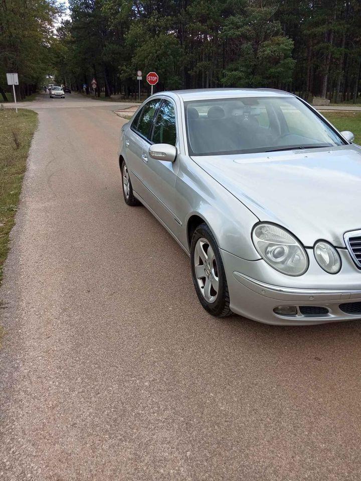 Mercedes-e-220