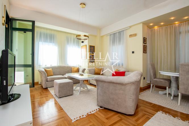 Izdavanje, dvosoban stan, 76m², Centar, Podgorica