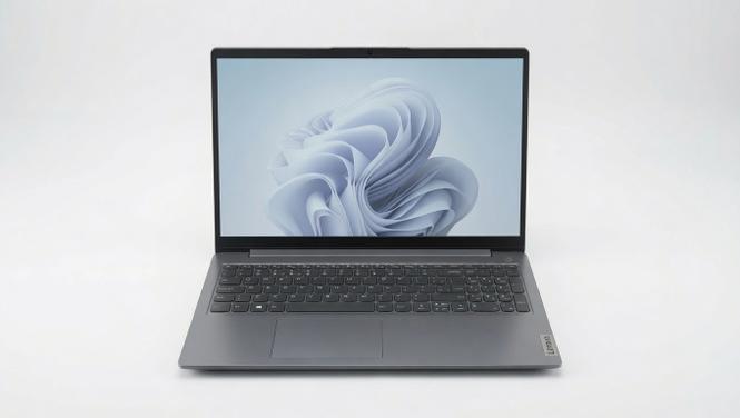 Lenovo laptop sa instaliranim Windows 11 Pro