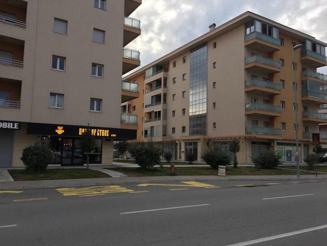 Izdajem dvosoban stan u City kvartu