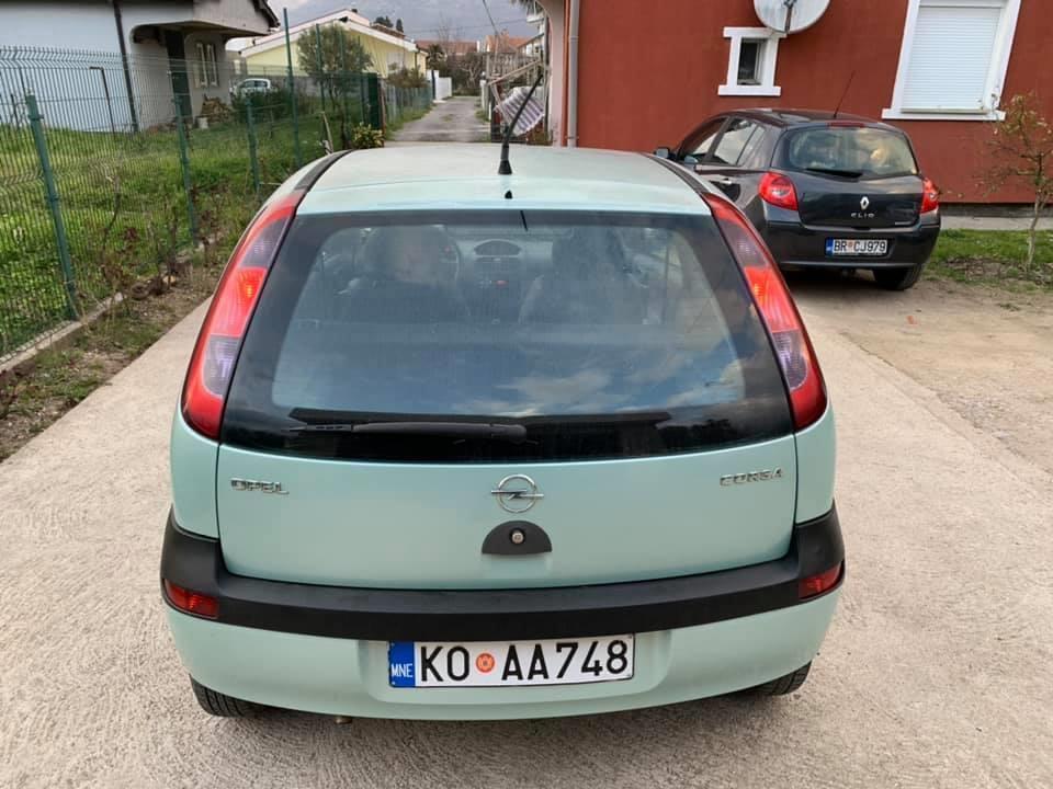 Opel-Corsa-1-0-benzin-2001g