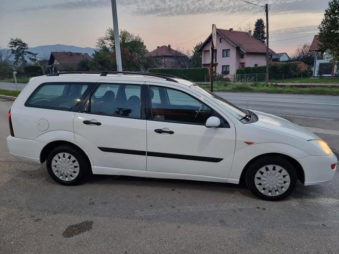 FORD FOCUS
1.8 TDDI 
66KW 
2001 GOD