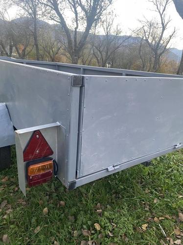 Prikolica nova