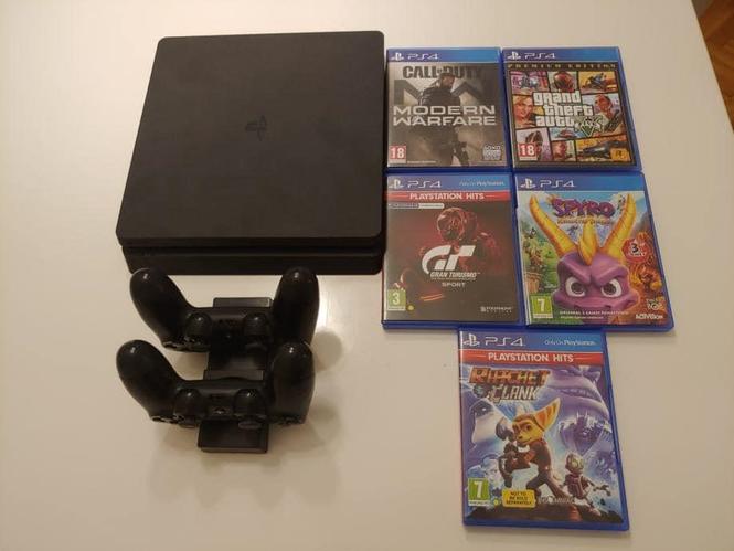 Ps4 1T sa 5igrica originalnih