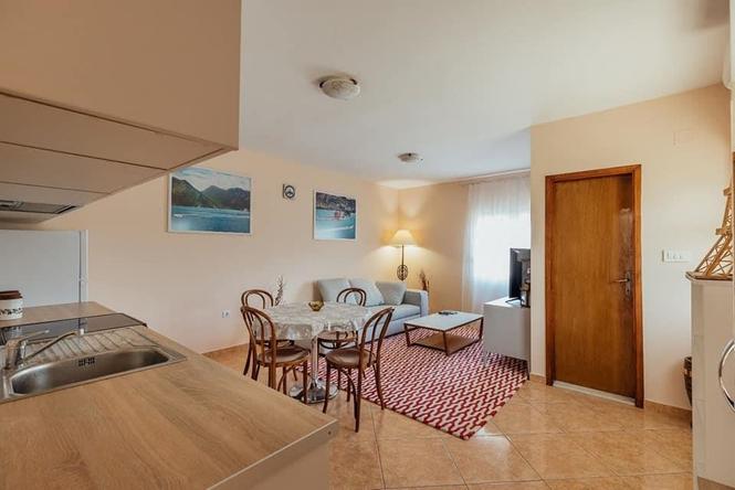 Long term rent, 500 per month. DJENOVIĆI.