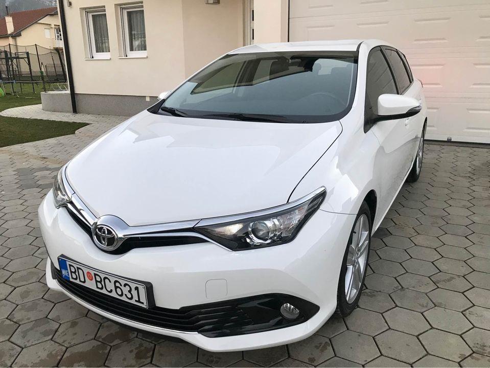 Toyota-Auris-1-4-D4D-2017-god--61-000-km