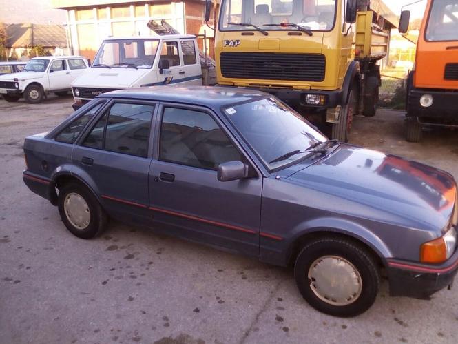 Ford Escort -89