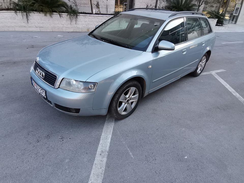 --AUDI-A4--