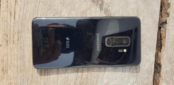 Prodajem samsung s9 plus radi ekstra samo staklo sto je slom