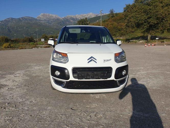 Citroen C3 Picasso 1.6hdi 2010 godiste
Tel:069-964-183