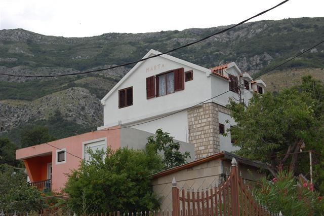 Apartmani u Sutomoru