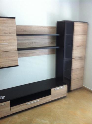 Prodaju se vitrine i polica