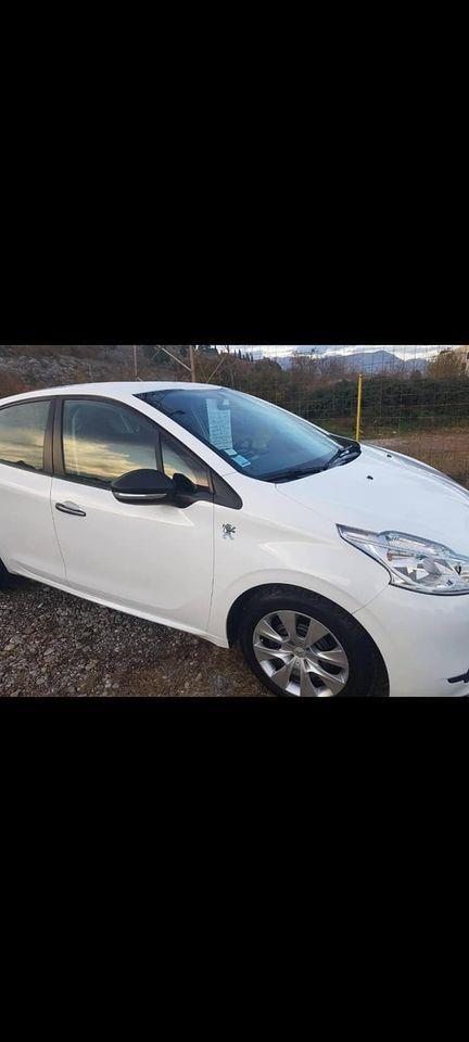 Peugeot-208