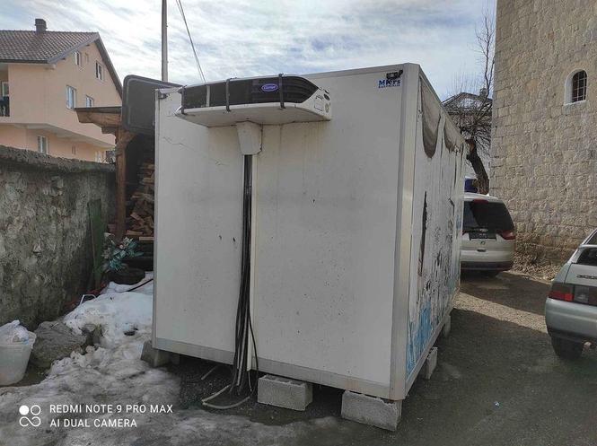 Hladnjaca sa termokingom ima kompresor  dobro stanje 0698518