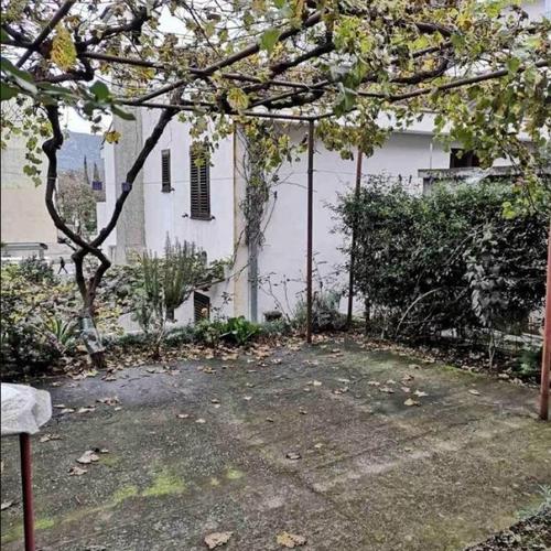 Studio apartman sa dvoristem, centar, Budva