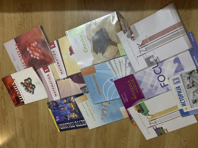Prodajem komplet knjiga za prvu godinu gimnazije 