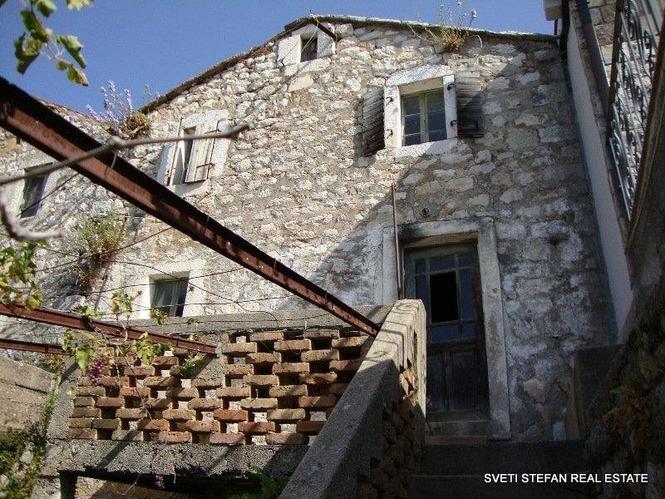 Stara kamena kuca povrsine52m2 u osnovi