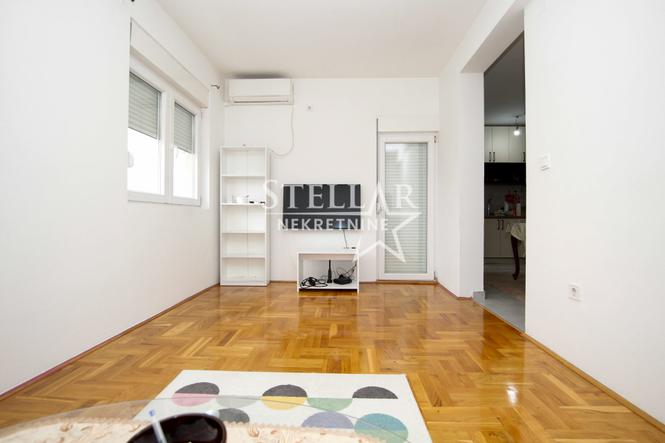 Dvosoban stan 64m2, 1.maj – Izdavanje