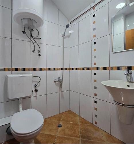 IZDAVANJE!!!Poslovni prostor povrsine 300m2,Niksic,Centar