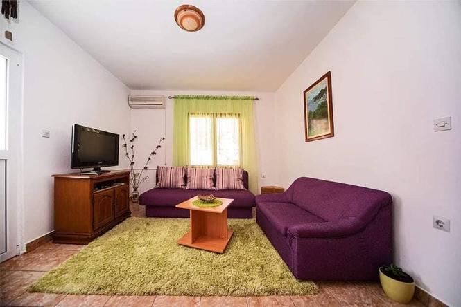 Slobodan apartman od 22-29.7, Susanj Bar,
068453317