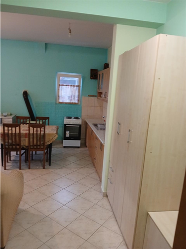 Duži najam srana u Tivtu
