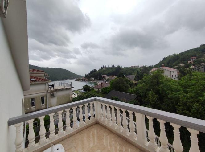 Kamenari, luks kuća, drugi red