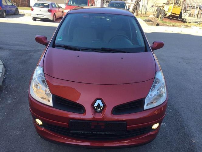 Reno Clio 1.5dci 2006god. FABRICKO STANJE,očuvan spolja i un