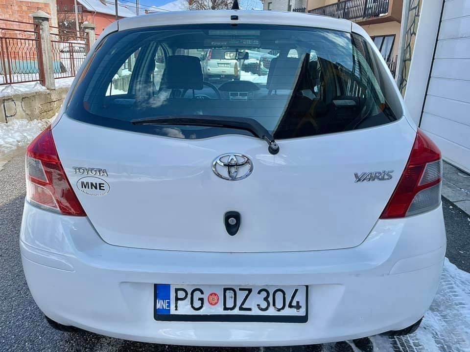 TOYOTA-YARIS-1-0-VVT-I-2011-GOD-137-KM----