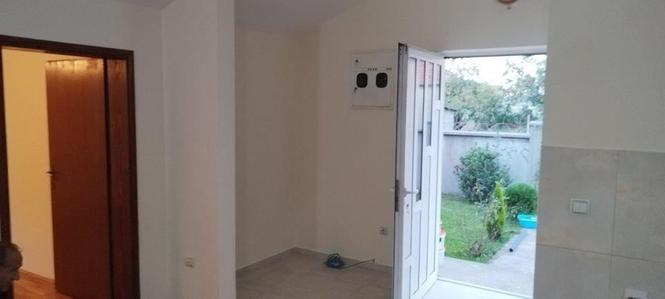 Izdaje se prazan jednosoban stan (kuca) 40m2, Zabjelo - Zele