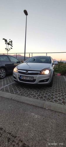 Opel Astra 2011 god
