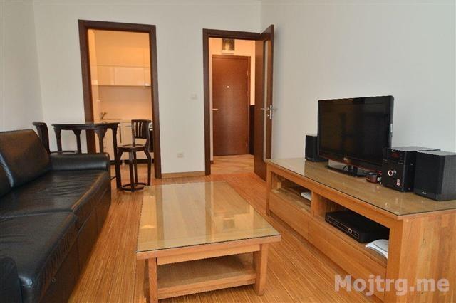 IZDAVANJE JEDNOSOBAN LUX OPREMLJEN GORICA C