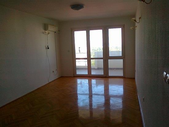 Stan 90m2 u Bar Centar