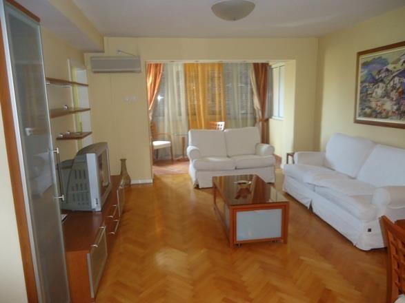 Manji trosoban, namješten,  Fidija-centar