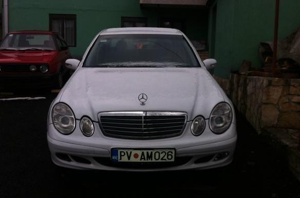 Mercedes Benz  E 200 -05
