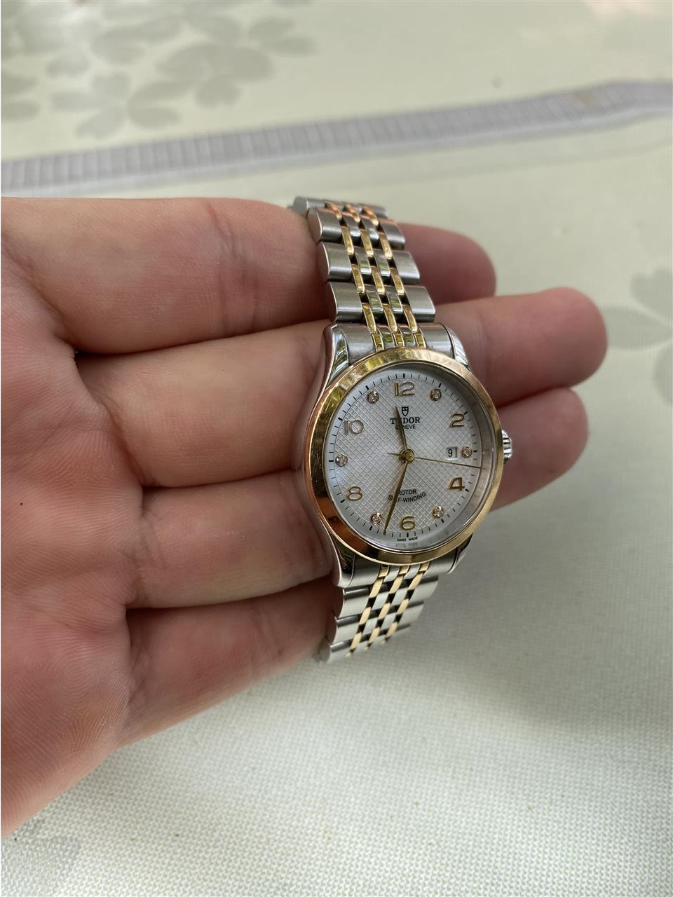 tudor-originalni-zenski-sat