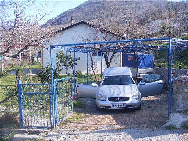 2 Kuce 131m2 sa zemljiste 2315m2 u Baru