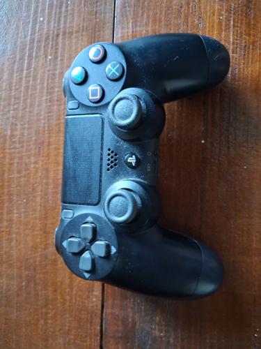 Prodajem playstation4 kao nov