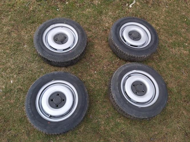 PRODAJEM 4 FELNE 4x100 SA LJETNJIM GUMAM 175 70 R13