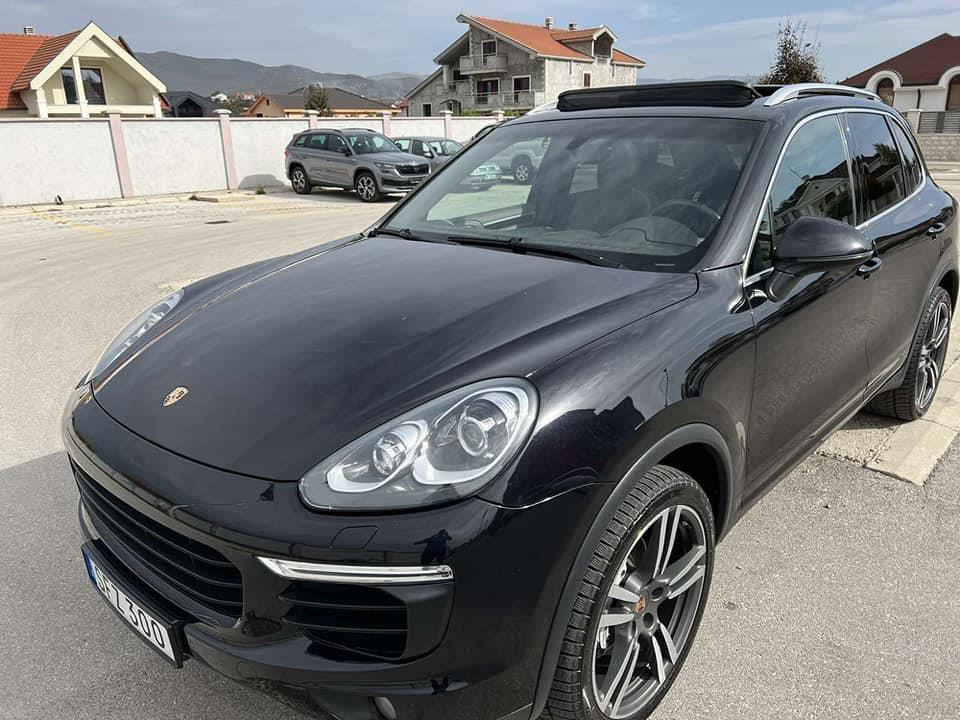 Porsche-Cayenne