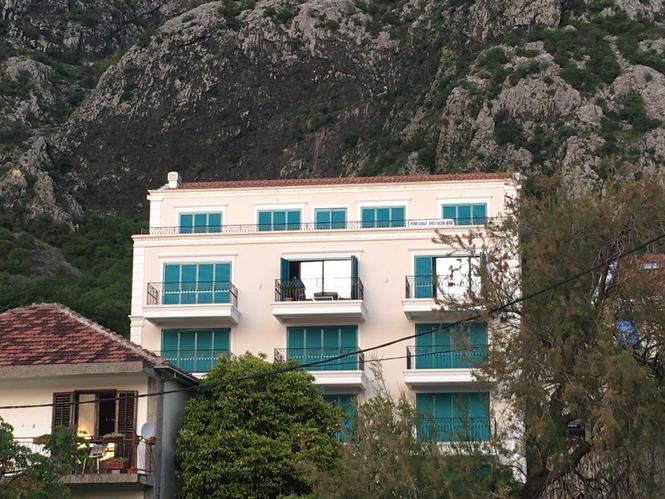 NOV ekskluzivan apartman u Dobroti